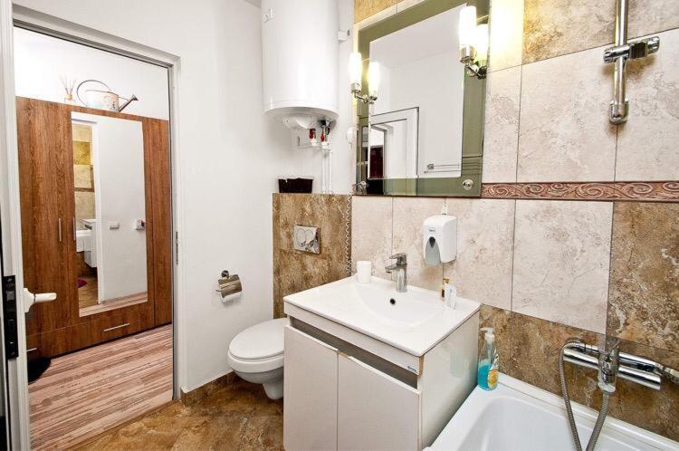 Lyla Apartment Галац Экстерьер фото